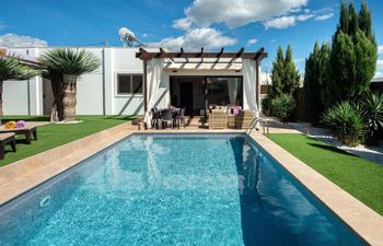 Glow & Swell Holiday Home