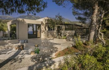 Shoreline Calm Holiday Home