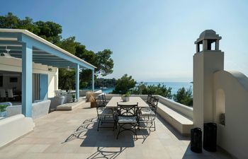 Mediterranean Edge Holiday Home