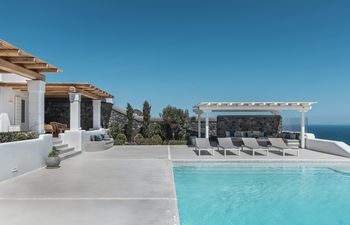 Whisper Of The Sea Holiday Home
