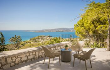Crystalline Columns Holiday Home