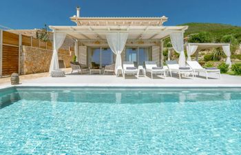 Serene Coastal Oasis Holiday Home