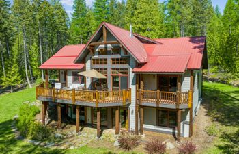 Majestic Pines Peak Holiday Home