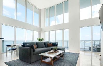 Sunny Bay Oasis Holiday Home