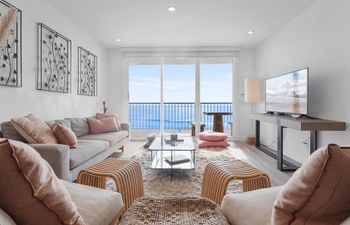 Cliff's Edge Reverie Holiday Home