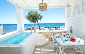 A Scene of Aquamarine Holiday Home