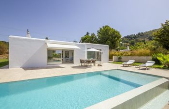 Beneath the Bougainvillea Holiday Home