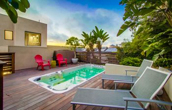 Radiant Sea Cove Holiday Home