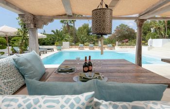 Deep Blue Day Holiday Home
