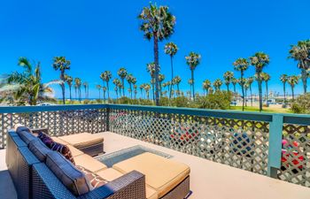 Breezy Boardwalk Vista Holiday Home