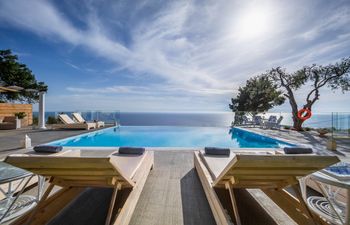 Emerald & Ivory Holiday Home