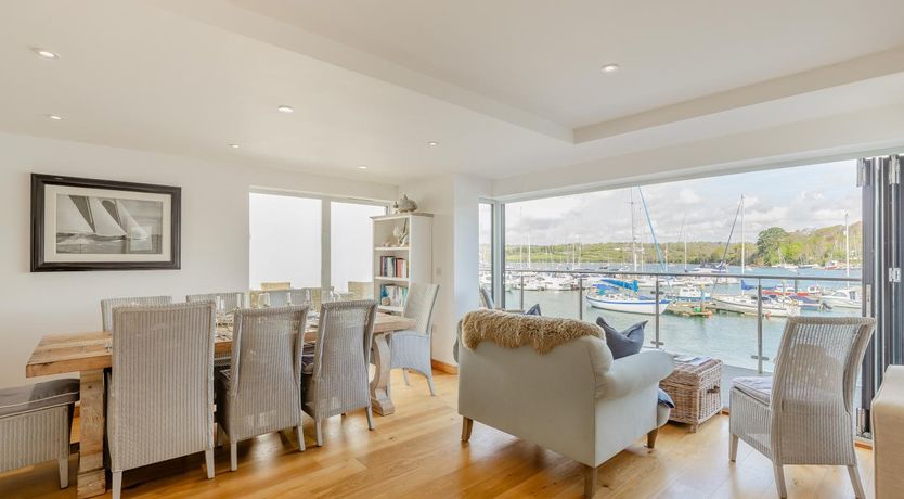 Photo of 3 Bed in Falmouth
