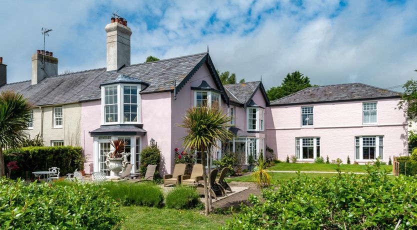 Photo of 6 Bed in Beaumaris