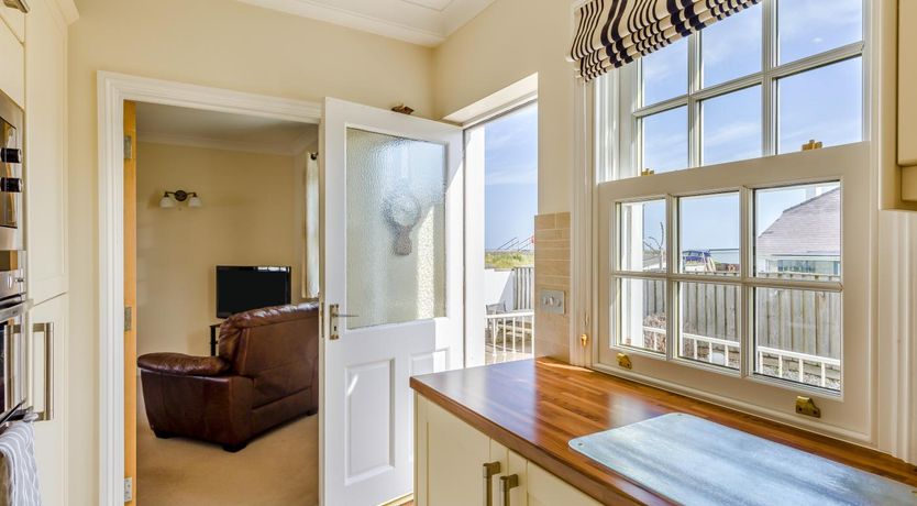Photo of 5 Bed in Aberaeron