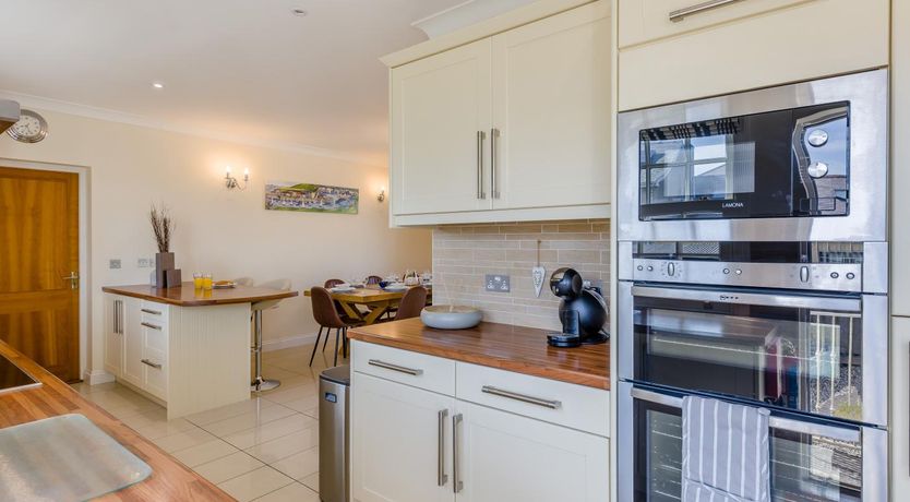 Photo of 5 Bed in Aberaeron