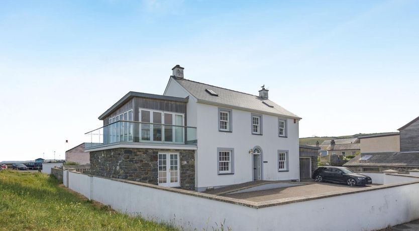 Photo of 5 Bed in Aberaeron