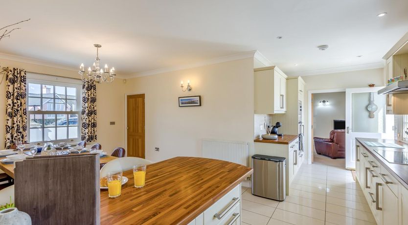 Photo of 5 Bed in Aberaeron