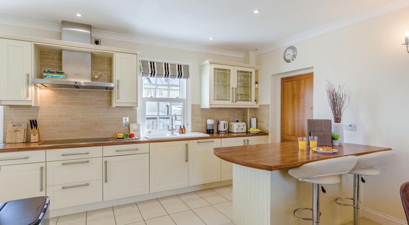 Photo of 5 Bed in Aberaeron
