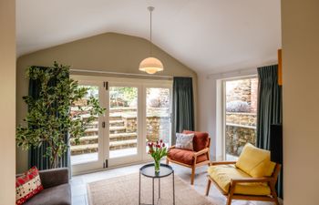 Adderbury Glow Holiday Home