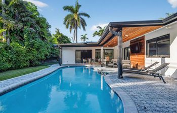 Coral & Contrast Holiday Home