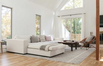 Vaulted & Verdant Holiday Home