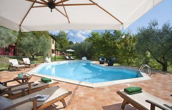 Olives & Open Valley Holiday Home