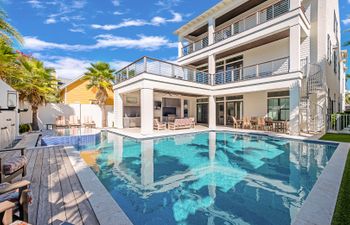 Grand Emerald Vista Holiday Home