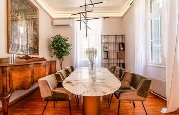 Marble & Acropolis Light Holiday Home