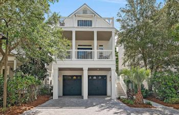 White Sands & Azure Ocean Holiday Home