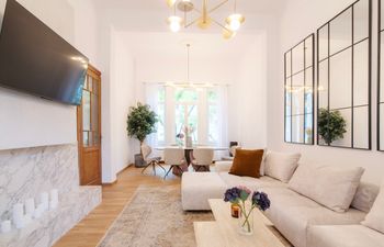 Acropolis Reverie Holiday Home