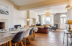 Photo of 5-bed-in-aberdyfi