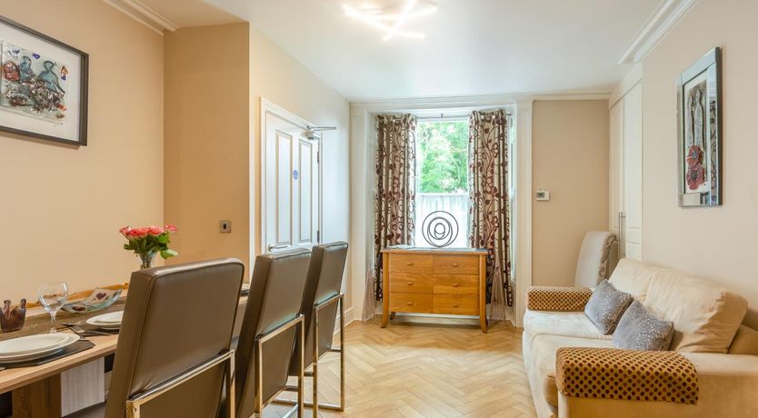 Photo of 6 Bed in Chester