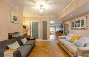 6 Bed in Chester Holiday Home