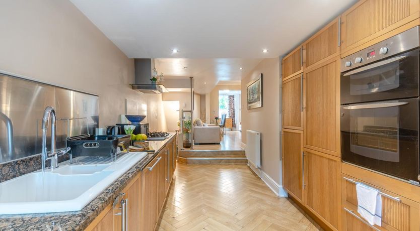 Photo of 6 Bed in Chester