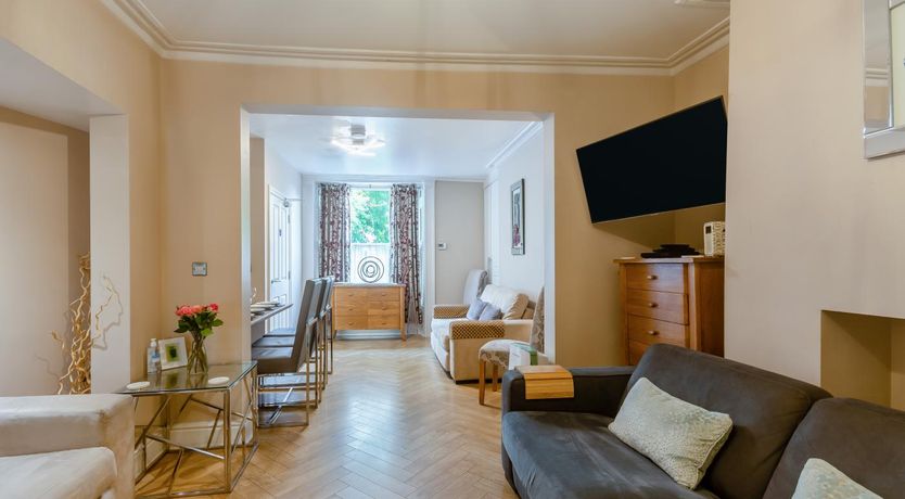 Photo of 6 Bed in Chester