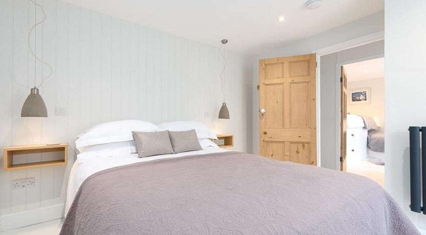 Photo of 2 Bed in Mousehole