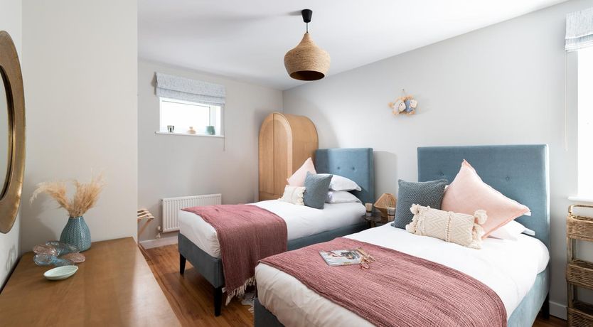 Photo of 2 Bed in Porth