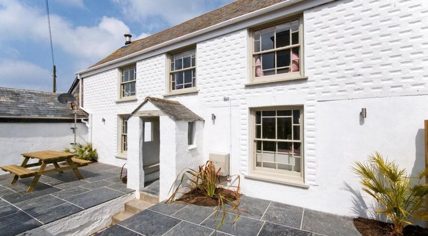 Photo of 5 Bed in Porth