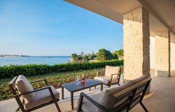 Bay of Aura Holiday Home