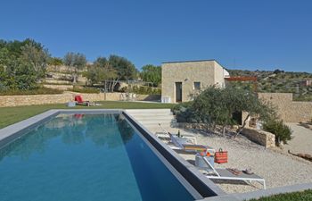 Olives Over Noto Holiday Home