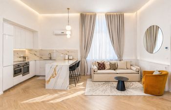 Renaissance Spires Holiday Home