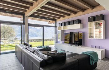Como Through Glass Holiday Home