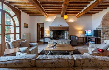 Stone Above Anghiari Holiday Home