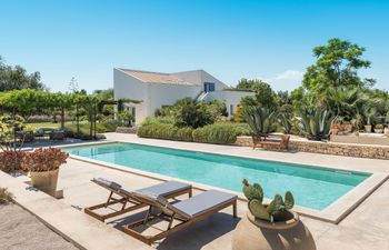 Oranges & Avola Holiday Home