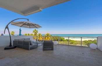 Millionaires' Row Glow Holiday Home