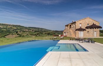 Olive Hilltop Holiday Home