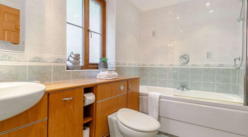 Photo of 4 Bed in Redruth