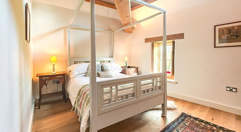 Photo of 1 Bed in Stoke Abbott