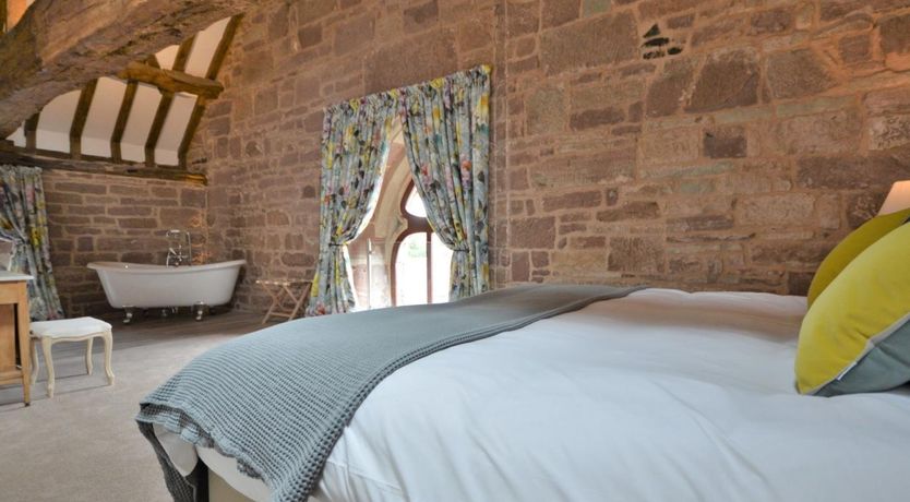 Photo of 5 Bed in Ross-on-wye