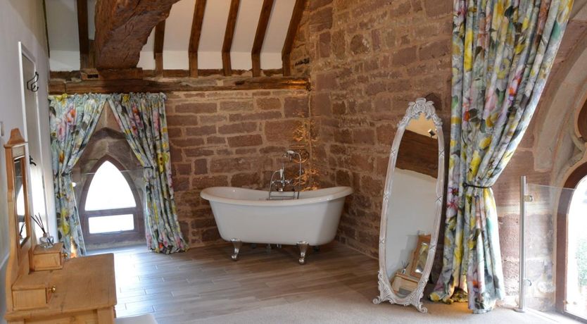 Photo of 5 Bed in Ross-on-wye